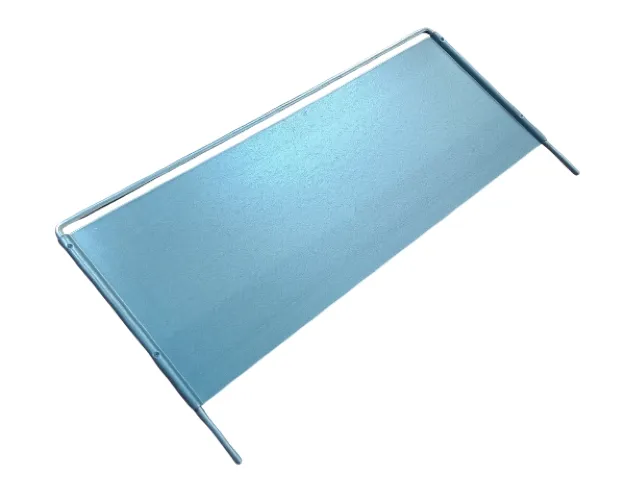 Metalowy separator półki regału wtykowego META CLIP o wymiarach 800x150 mm ze zintegrowanym wspornikiem dolnym.