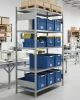 Wolnostojący regał metalowy META CLIP S3 o wysokości 200 cm, prezentacja stabilnej struktury nośnej na hali produkcyjnej.