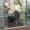 profesjonalna-wycieraczka-obiektowa-marathon-w-kolorze-czarnym-polozona-w-hotelowym-przedsionku