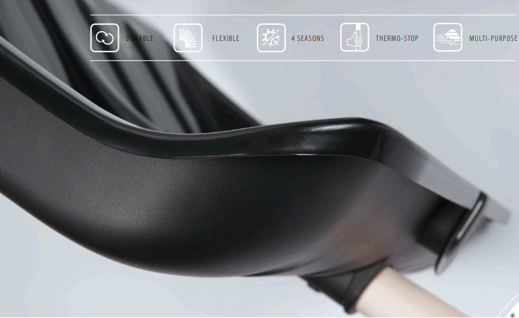 Zbliżenie na maszynowo nitowaną listwę aluminiową na krawędzi czarnej szufli z surowców wtórnych zdatnych do recyklingu.