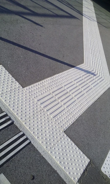 plytka-dla-niewidomych-street.png