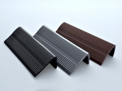 noski-katowniki-schodowe-ryflowane-36x20mm.jpg