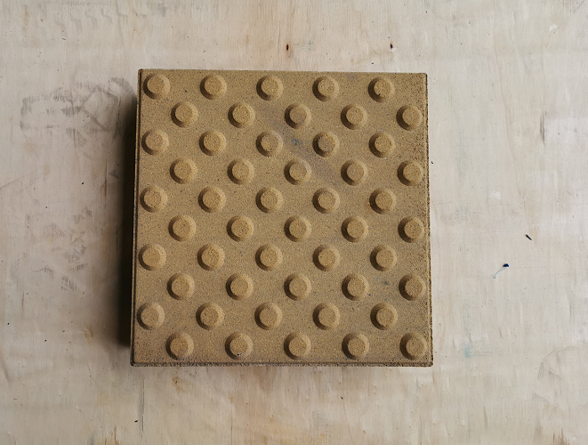 płytka integracyjna koloru żółtego z wypustkami widok z góry