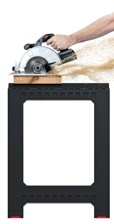 stół warsztatowy osadzony na koziołkach