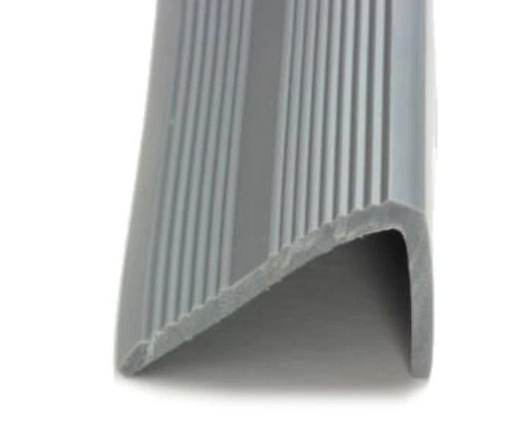 Narożnik kątownik schodowy PVC 36x20 mm.png