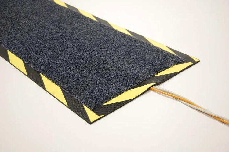 mata-do-oslony-kabli-120x40cm-fabric2.JPG