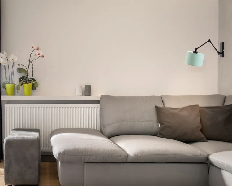 Kinkiet regulowany z wysięgnikiem TULON aranżacja.png