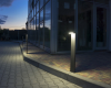 Lampa stojąca zewnętrzna do ogrodu 58cm ciemny popiel KR-580 aranżacja.png