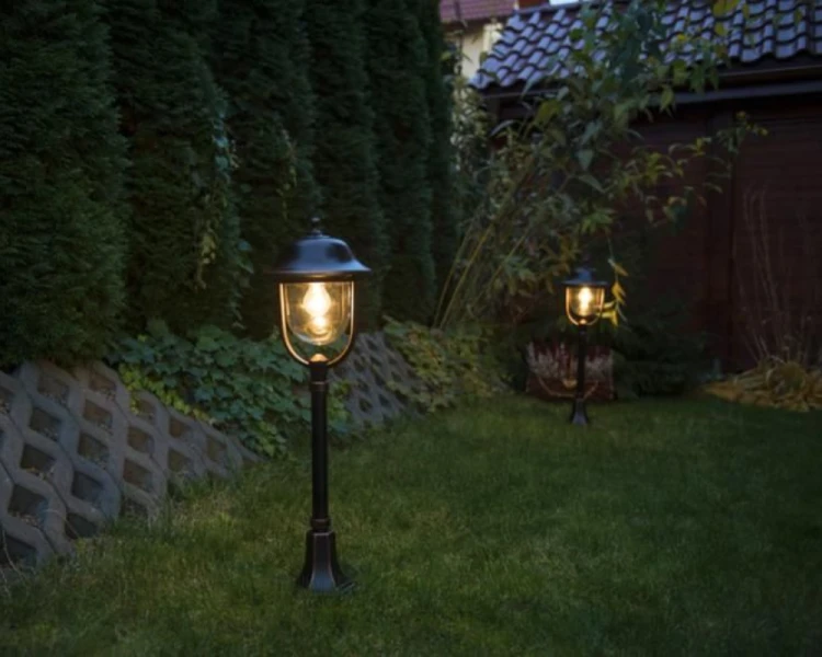 Lampa stojąca do ogrodu z okrągłym kloszem 87 cm czarna Prince K 5002/3/O aranżacja