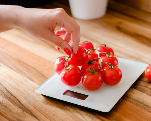 Waga kuchenna szklana elektroniczna LCD biała Teesa TSA0804W