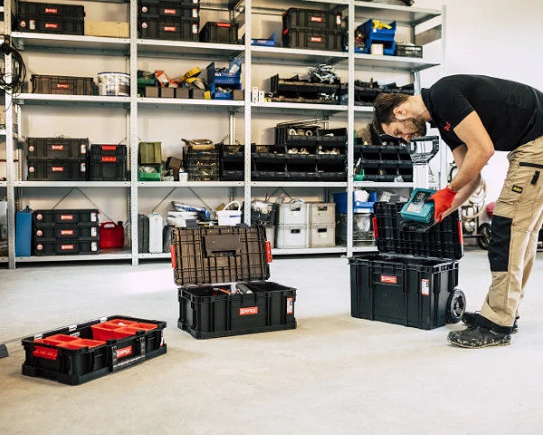 rozłozony zestaw skrzynek narzędziowych Qbrick System Two Cart Set Plus - aranzacja
