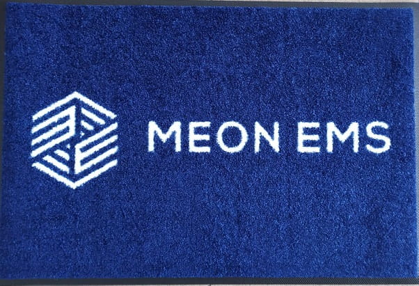 Mata logo firmy z nadrukiem Jet-Print, obiektowa wycieraczka wejściowa o klasyfikacji ogniowej cfl-s1