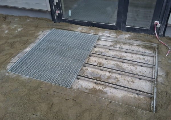 wycieraczka metalowa-seratowana-100x50-cm-realizacja.jpg