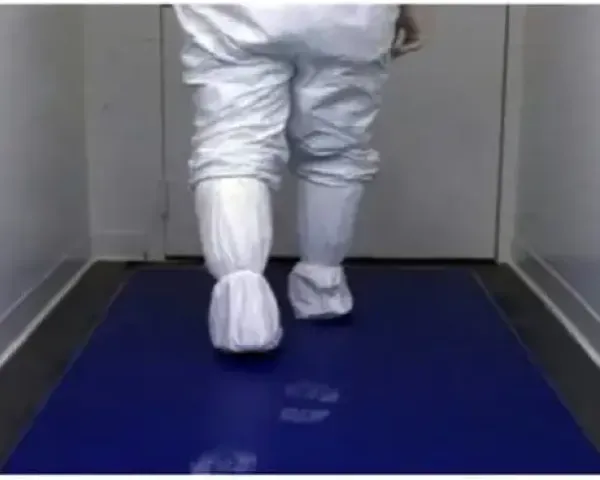 Medyczna mata dekontaminacyjna Sticky Mat 60x40 cm z klejem akrylowym o wysokim wskaźniku MIC.