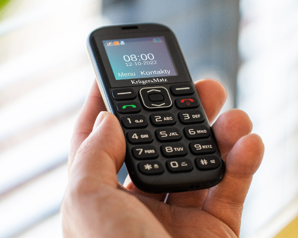 Telefon GSM dla seniora SOS duże klawisze Kruger&Matz Simple 921
