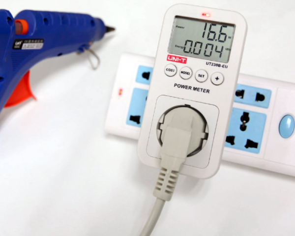 Gniazdo sieciowe z miernikiem zużycia energii Uni-T UT230B-EU