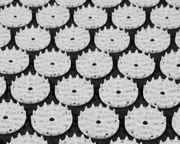 Mata z kolcami do akupresury 72x42cm Rebel - zbliżenie