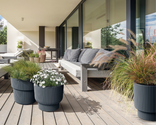 Donica ryflowana 33 l z wkladem 20 l antracyt Milly Pods aranzacja na tarasie
