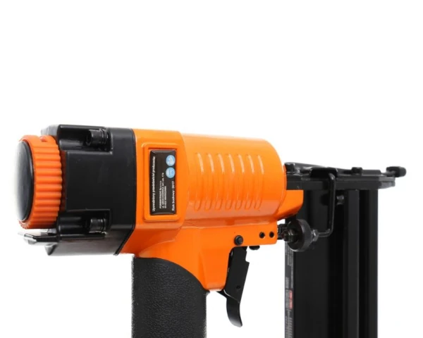 Gwozdziarka-zszywacz-sztyfciarka-pneumatyczna-taker-Kraft-Dele