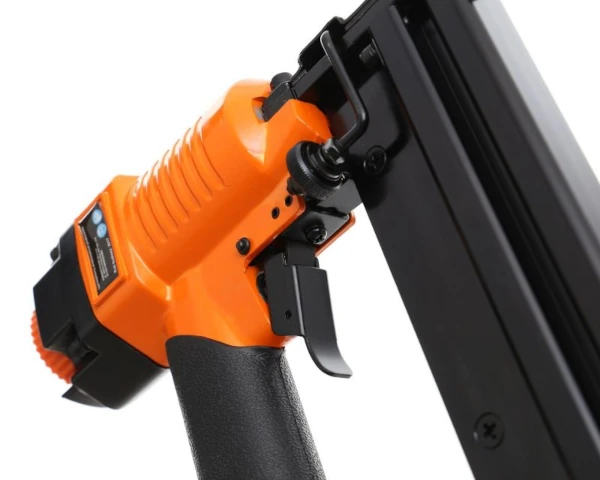 Gwozdziarka-zszywacz-sztyfciarka-pneumatyczna