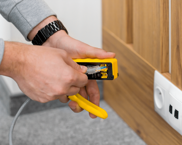 Zaciskarka wtyków przelotowych RJ45 RJ12 Rebel RB-1006