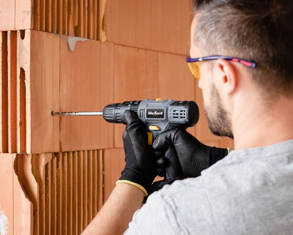 Wiertarko-wkrętarka udarowa akumulatorowa 20V 2A + akcesoria