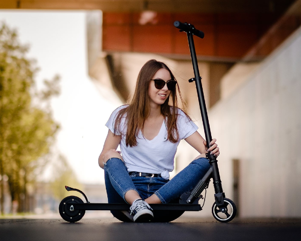 Hulajnoga elektryczna składana czarna Rebel Fast Wheels