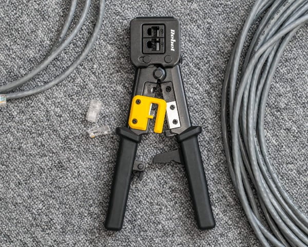 Zaciskarka wtyków przelotowych RJ45, RJ12, RJ11 Rebel RB-1007