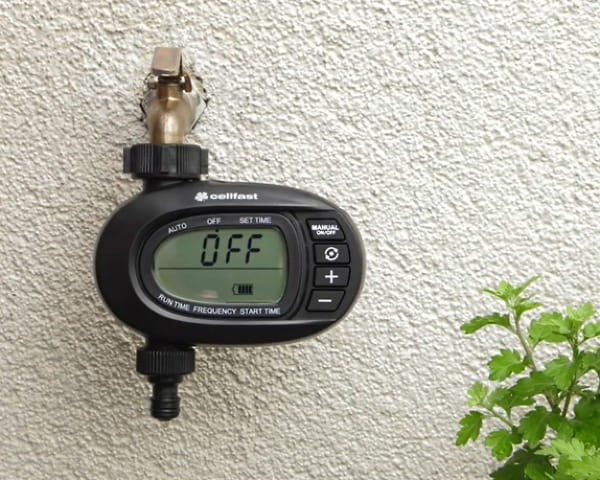 Sterownik podlewania solarny Ergo Cellfast montaz na kranie