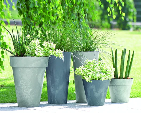 Doniczka-okragla-Beton-Effect-rodzaje-aranzacja-w-ogrodzie