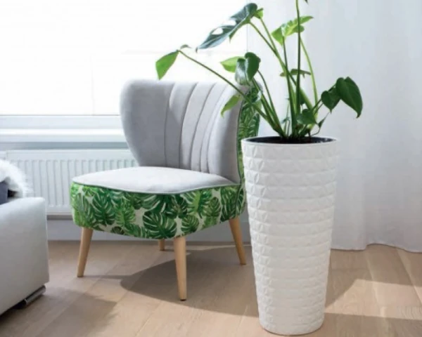 donica-wysoka-z-wkladem-bialy-60-cm-form-plastic-diament-slim-prezentacja-w-domu