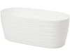 Biała podłużna doniczka Form Plastic Sahara Petit o długości 31,5 cm z charakterystycznym wzorem fal.