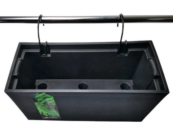 doniczka prostokatna wiszaca prosperplast urbi case w prezentacja montazu na balkonie