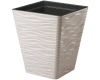 Szara wysoka donica kwadratowa Form Plastic Sahara Dunes o boku 34 cm z matową, falistą strukturą.