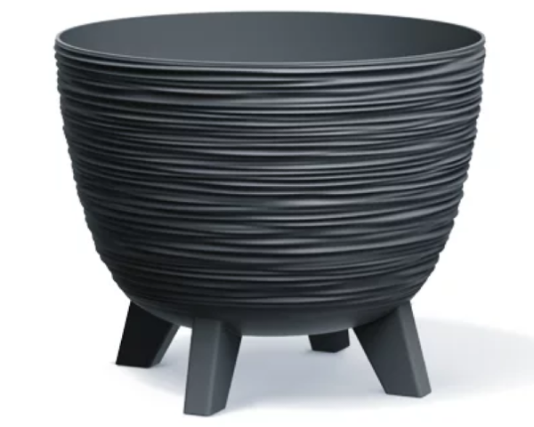 Antracytowa okrągła donica na nóżkach Furu Round o średnicy 39,5 cm na białym tle.