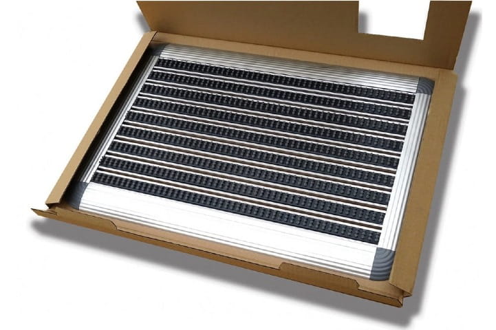 ułożenie wycieraczki w kartonie