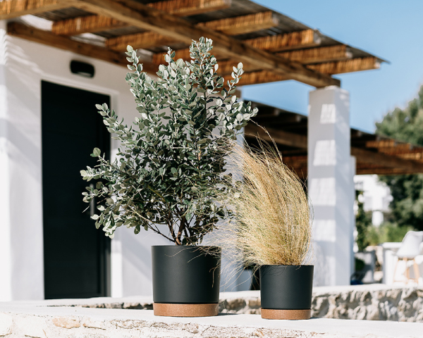 Doniczka z podstawka okragla Tubo aranzacja na tarasie