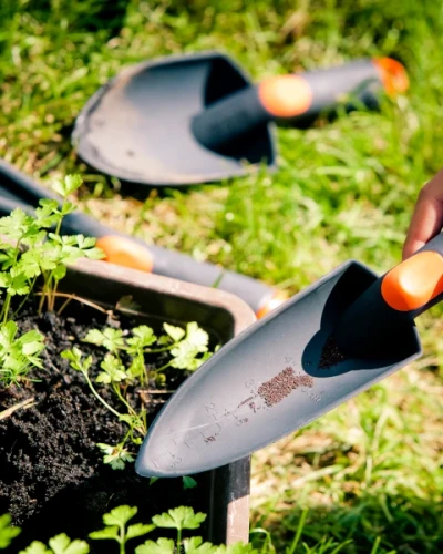 zestaw 5 narzedzi ogrodniczych RAMP aranzacja w ogrodzie