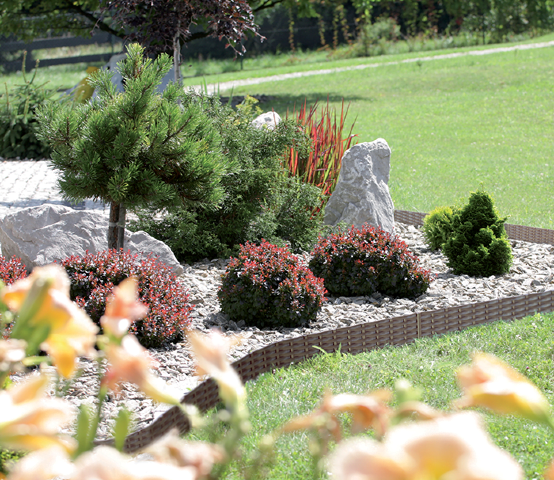 Płotek ogrodowy rattan szary 3,9 mb Garden Border trawnik