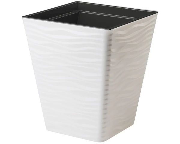Biała wysoka donica kwadratowa Form Plastic Sahara Dunes o boku 34 cm z dekoracyjnym wzorem fal.