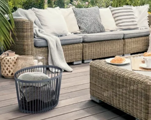 Stolik-owalny-wielofunkcyjny-grafitowy-Clubo-aranzacja-na tarasie