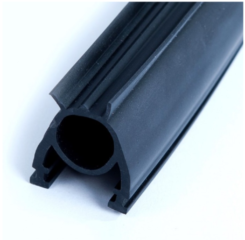 uszczelka do bramy garażowej segmentowa dolna ub1 czarna na białym tle