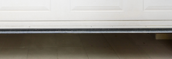 zdjęcie uszczelek w bramie garażowej UB-6