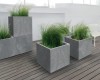Doniczka kwadratowa z wkladem 39 x 39 cm Sierra Beton Effect aranzacja na tarasie