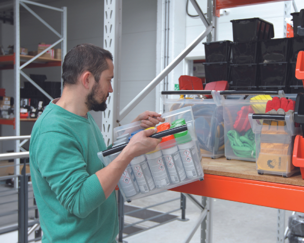 Kosz do przechowywania plastikowy z uchwytem System Nuk aranżacja