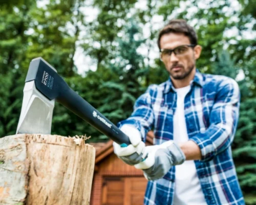 Siekiera-do-rozłupywania-93-cm-energo-cellfast-aranżacja