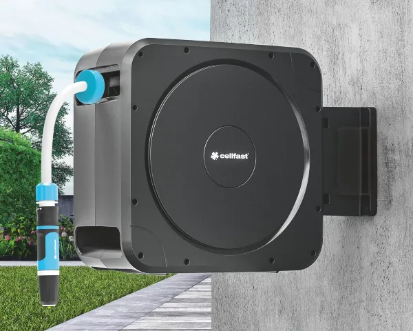 zwijacz weza ogrodowego ENERGO 20 m aranzacja na budynku