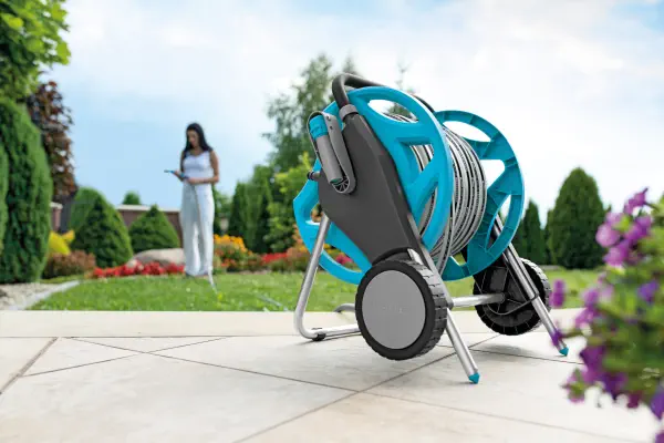 Wózek na wąż ogrodowy 60 m 1/2″ Discover Cellfast aranżacja