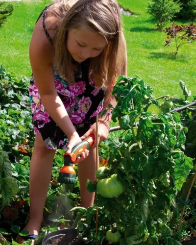 Pistolet zraszający z perlatoerm ERGO-SITKO prezentacja w ogrodzie