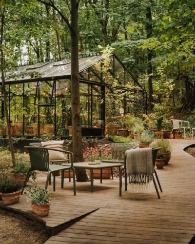 fotel ogrodowy verde Brene aranżacja w kawiarni